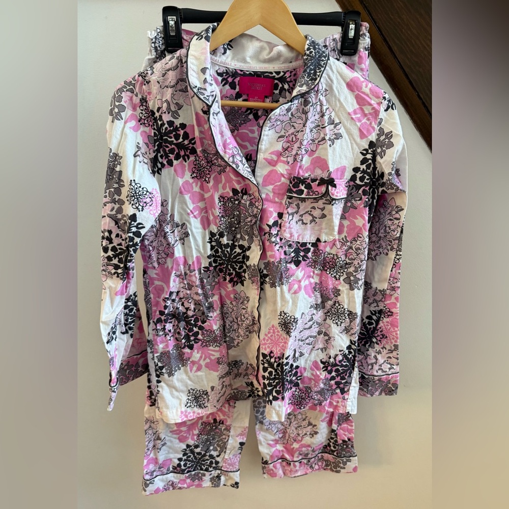 Victoria's Secret Pink and Black Holiday Snowflake Pajama Set